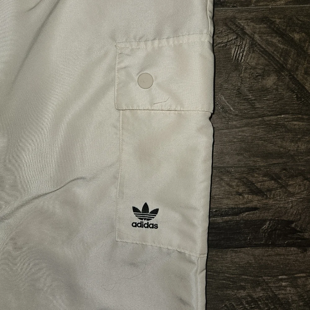 Adidas Off-White Wide Leg Cargo Pants - Size Mediun - Picture 5 of 10